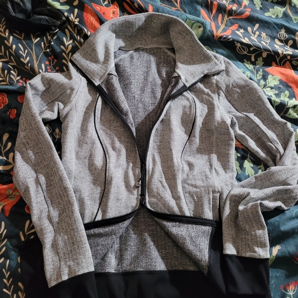 Lululemon jacket size 10 - Picture 2 of 7